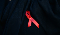 Un patient norvégien, infecté au VIH, est désormais en rémission après avoir bénéficié d'une greffe de moelle osseuse de son propre frère afin de guérir un cancer du sang ( AFP / PRAKASH MATHEMA )