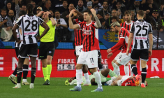 Udinese-AC Milan : Mike Maignan évacué sur civière