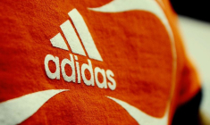 Adidas (crédit photo : Phixaakh)