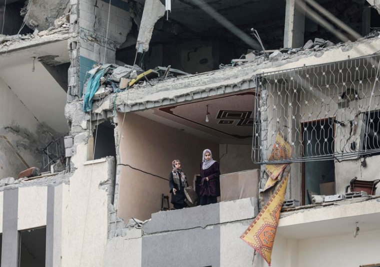 Scènes de destruction après le retrait des forces israéliennes d'une partie de Nousseirat