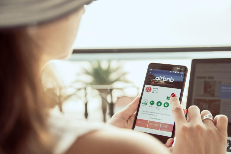 Gagner de l’argent facilement en mettant en location son appartement ou sa maison sur Airbnb, c’est possible crédit photo : Daniel Krason/Shutterstock / Daniel Krason