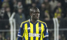 Pour sa 1ère, Kanté apprend à faire la fête avec les supporters de Fenerbahçe