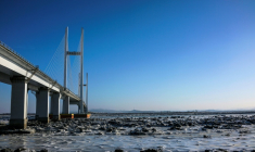 Un nouveau pont routier sur le fleuve Yalu, situé entre la ville nord-coréenne de Sinuiju et Dandong, dans la province chinoise du Liaoning (nord-est), le 11 janvier 2018 ( AFP / Chandan KHANNA )