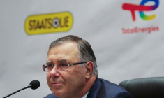 Le PDG de TotalEnergies Patrick Pouyanné assiste à une conférence de presse avec le directeur général de Staatsolie Annand Jagesar (non représenté), à Paramaribo, au Suriname