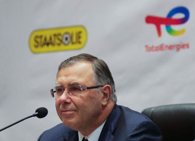 Le PDG de TotalEnergies Patrick Pouyanné assiste à une conférence de presse avec le directeur général de Staatsolie Annand Jagesar (non représenté), à Paramaribo, au Suriname