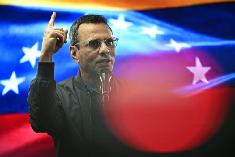 L'opposant vénézuélien Henrique Capriles le 2 avril lors du lacement du mouvement Red Decide ( AFP / Federico PARRA )