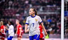 Julie Dufour file à Los Angeles