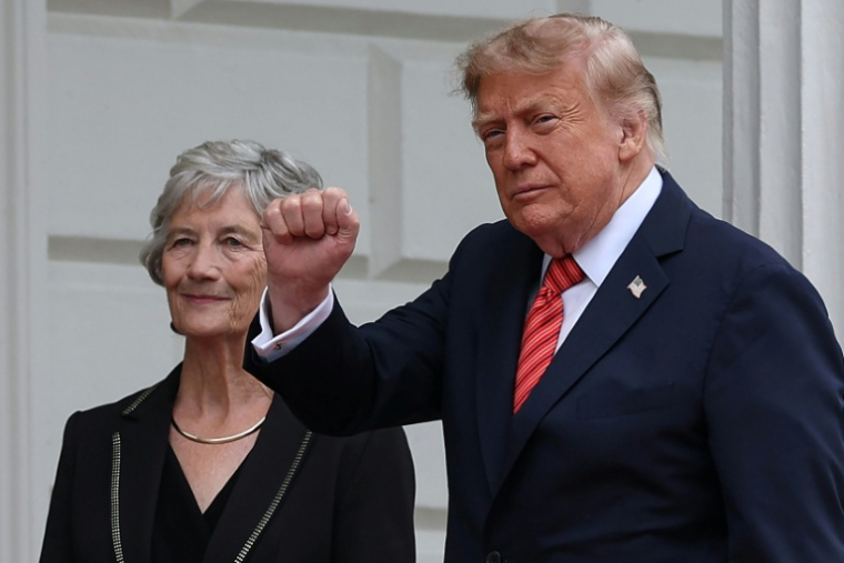 2026年9月12日、ダブリンで撮影されたドナルド・トランプ米大統領（右）とアイルランドのキャサリン・コノリー大統領（左）（AFP/エイドリアン・デニス）