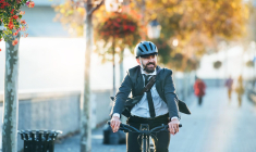 Les Français pédalent peu. En moyenne, à peine plus de 2 km par semaine, chez les 18 ans et plus. (crédit: Adobe Stock)