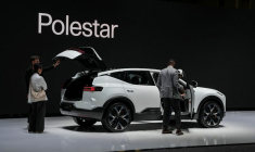 Le logo de Polestar lors de l'avant-première du Salon international de l'automobile de New York