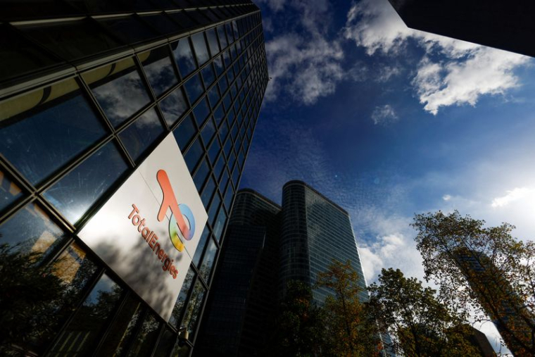 Le logo de TotalEnergies au siège de la société à la Défense, près de Paris