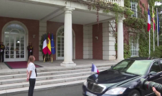 Le président Emmanuel Macron rencontre Pedro Sanchez au Palais de la Moncloa