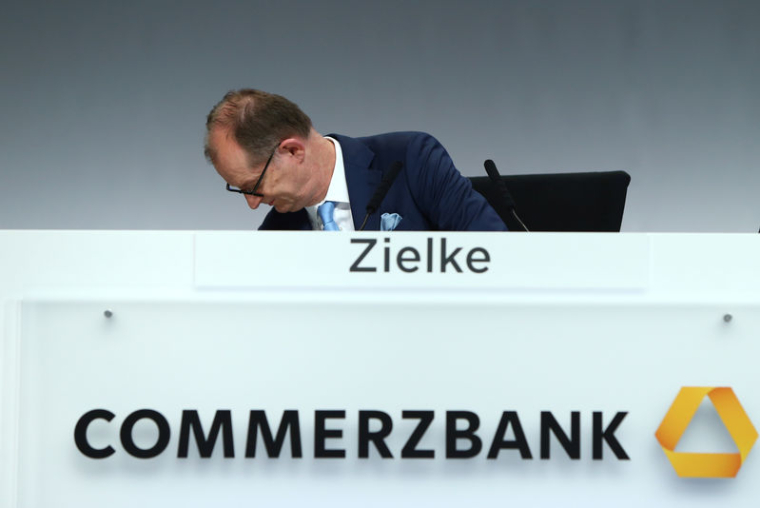 COMMERZBANK POURRAIT AJUSTER SA STRATÉGIE APRÈS L'ÉCHEC D.BANK