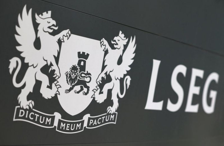Le logo du London Stock Exchange Group à l'extérieur de ses locaux à Canary Wharf