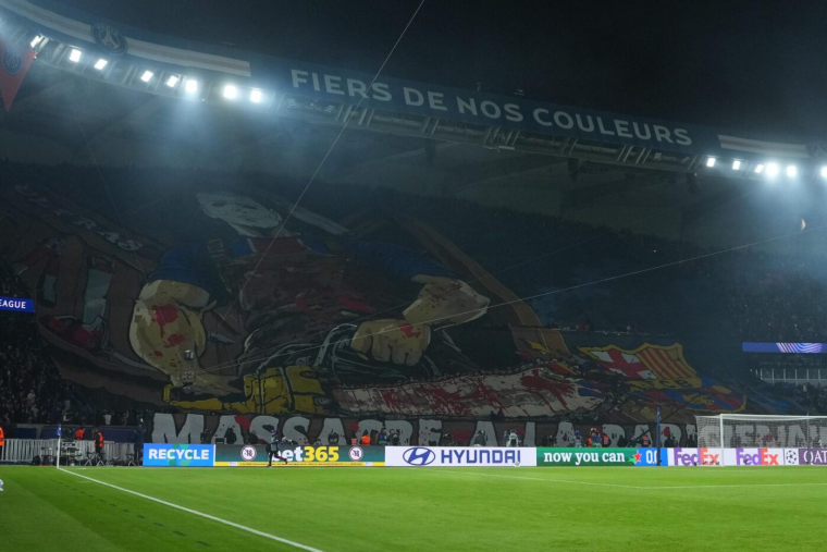 Le tifo sanglant du CUP avant PSG-Barça