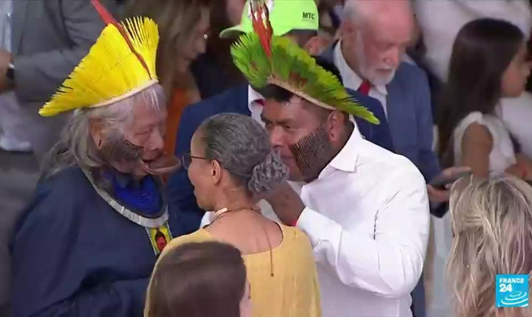 Brésil : "Je vais gouverner pour 215 millions de Brésiliens", assure le nouveau président Lula