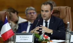 Le Premier ministre français, Sébastien Lecornu, prononce le discours d'ouverture lors d'une séance plénière avec des ministres marocains, à Rabat, le 16 juillet 2026 ( AFP / Abdel Majid BZIOUAT )