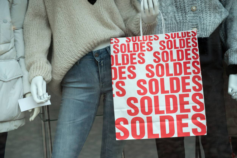 Comment réussir vos soldes d’hiver 2026 ? / iStock.com - Neydtstock