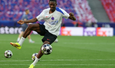 L'attaquant vedette du PSG Ousmane Dembélé à l'entraînement, le 29 mai 2026 à Budapest ( AFP / FRANCK FIFE )