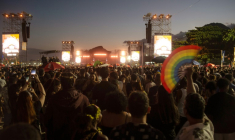 Des fans attendent le méga-concert de Lady Gaga, le 3 mai 2025 à Rio ( AFP / TERCIO TEIXEIRA )