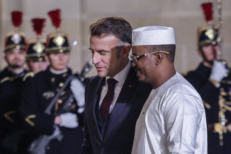 Emmanuel Macron et Mahamat Idriss Déby Itno à Paris, le 28 janvier 2026. ( AFP / LUDOVIC MARIN )