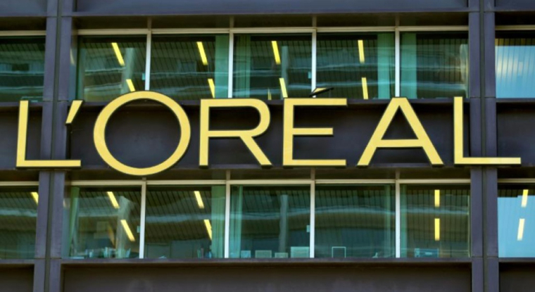Le logo L'Oréal sur le siège du groupe. (© T. Samson / AFP)