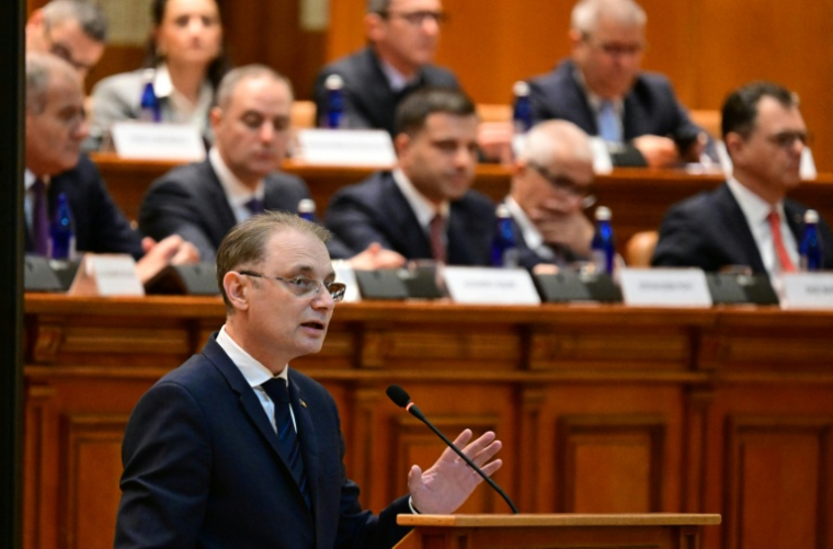 Le Premier ministre désigné de Roumanie, Luca Niculescu, devant le Parlement roumain, le 20 octobre 2026 à Bucarest ( AFP / Daniel MIHALESCU )