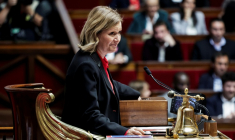 La présidente de l'Assemblée Yaël Braun-Pivet préside la séance ouvrant la session ordinaire du Parlement, le 1er octobre 2025  ( AFP / STEPHANE DE SAKUTIN )