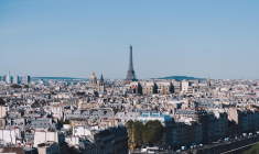 À Paris même, le mètre carré se loue en moyenne 36,6 euros (loyer moyen de 1 102 euros) contre 13,67 euros en province. (Dan Novac / Pixabay )