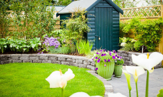 Optez pour un abri de jardin pratique pour ranger votre matériel. ( crédit photo : Getty Images )