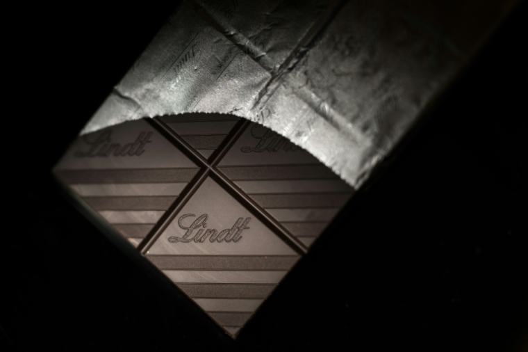 Une tablette de chocolat Lindt à Lausanne, le 12 novembre 2024 en Suisse ( AFP / Fabrice COFFRINI )