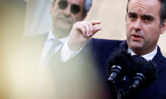 Le Premier ministre Sébastien Lecornu devant la presse à l'issue d'une réunion gouvernementale consacrée à l'énergie à l'hôtel de Matignon à Paris, le 21 avril 2026 ( AFP / Kenzo TRIBOUILLARD )