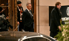 Le négociateur russe Vladimir Medinski, au centre, à Genève en Suisse le 17 février 2026 ( AFP / Harold CUNNINGHAM )