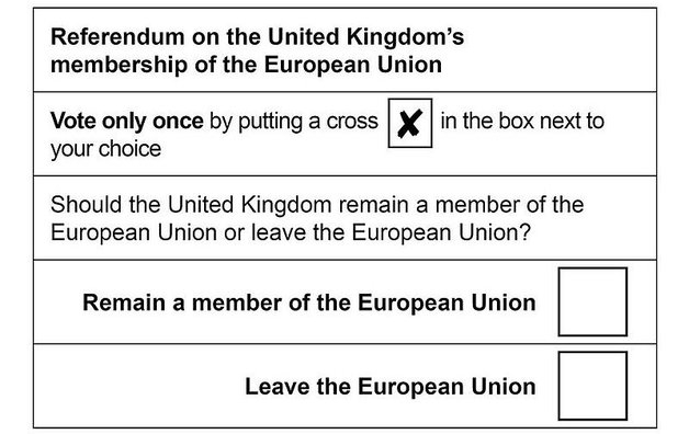 Facsimilé du bulletin de vote que les Britanniques auront entre les mains jeudi 23 juin de manière à se prononcer pour ou contre le maintien du Royaume-Uni dans l’Union européenne. Source : Wikimedia.