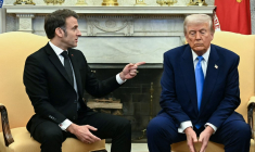 Emmanuel Macron et Donald Trump à Washington, aux États-Unis, le 24 février 2025. ( AFP / JIM WATSON )