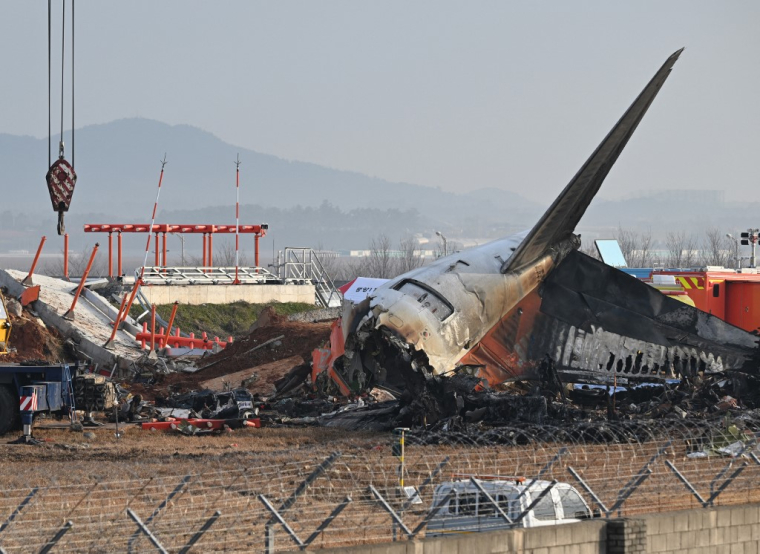 L'avion s'est écrasé contre un mur en bout de piste à l'aéroport de Muan, faisant 179 morts ( AFP / JUNG YEON-JE )