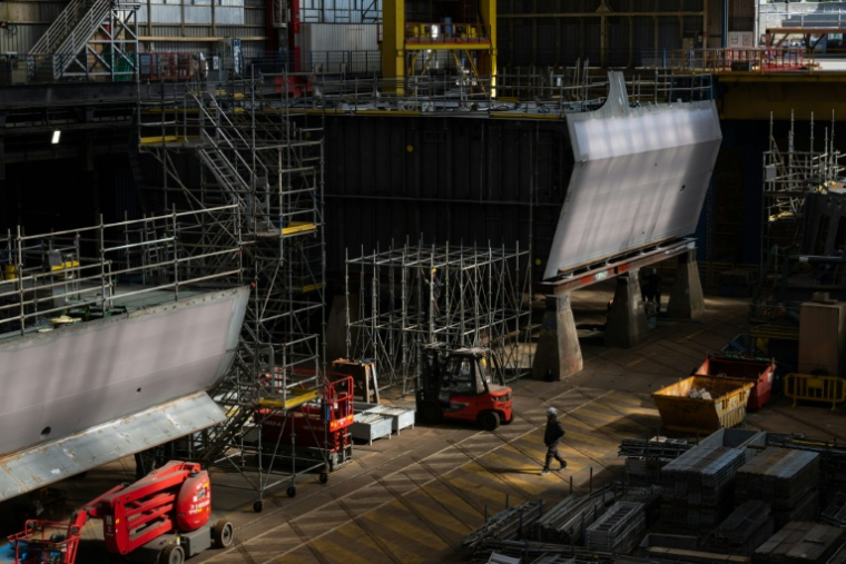 Dans un atelier du site de Naval Group à Lorient, dans l'ouest de la France,  qui fabrique des frégates, le 30 septembre 2026 ( AFP / Sebastien Salom-Gomis )