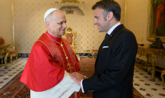 Rencontre entre Emmanuel Macron et le pape Léon XIV au Vatican, le 10 avril 2026. Photo transmise par le Vatican ( VATICAN MEDIA / Handout )