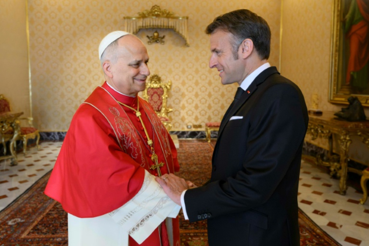 Rencontre entre Emmanuel Macron et le pape Léon XIV au Vatican, le 10 avril 2026. Photo transmise par le Vatican ( VATICAN MEDIA / Handout )