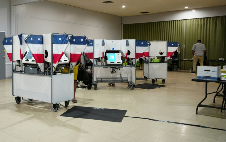 Dernier jour du vote anticipé pour les primaires du Tennessee, à Whitehaven, le quartier afro-américain du sud de Memphis, le 1er août 2026 ( AFP / Archana THIYAGARAJAN )