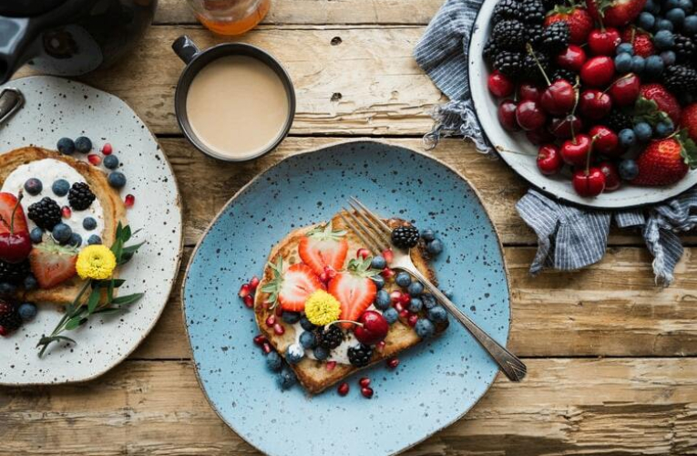 Ces petits déjeuners 100 % healthy et gourmands qui vous feront tenir jusqu’au déjeuner…
