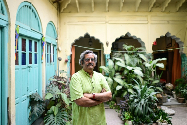 Ashok Mathur, un habitant de la quatrième génération, propriétaire du haveli centenaire Mathur ki Haveli, dans le vieux quartier de Delhi, le 17 mars 2026 en Inde ( AFP / Manan VATSYAYANA )