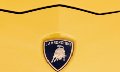 Un logo de Lamborghini sur une voiture Lamborghini à Bruxelles