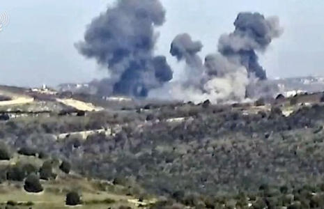 De la fumée monte dans un endroit inconnu au Liban