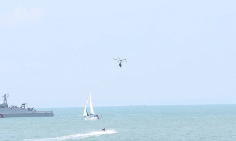 Franky Zapata tente de traverser la Manche: décollage du "AirScooter"