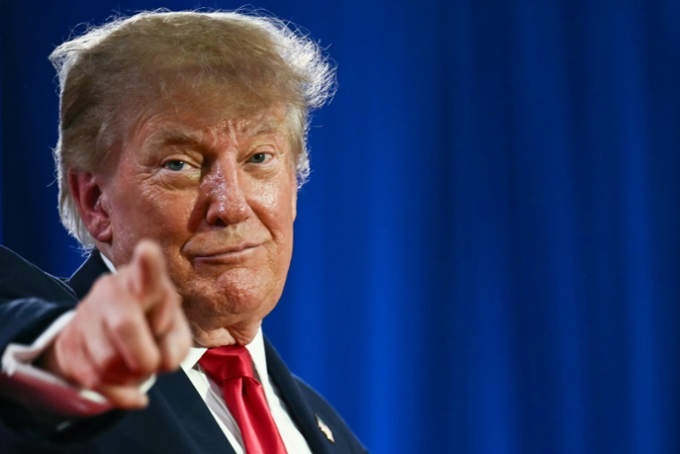 Donald Trump lors d'un rassemblement de campagne pour les élections de mi-mandat à l'aéroport de Sioux City, dans l'Iowa, le 22 octobre 2026 ( AFP / Kent NISHIMURA )