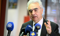 Le directeur exécutif de l'Agence internationale de l'énergie (AIE) Fatih Birol, lors d'une conférence de presse à Bruxelles, le 6 mars 2026 ( AFP / Nicolas TUCAT )