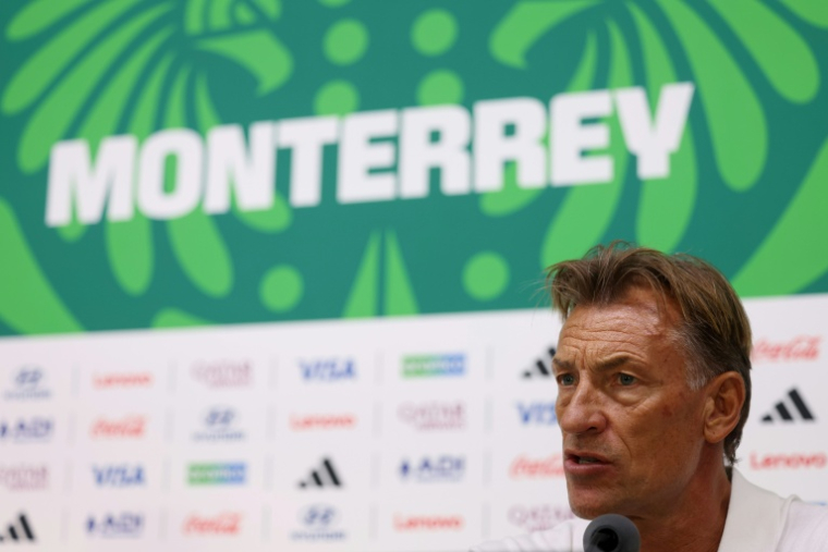 Le sélectionneur français de la Tunisie, Hervé Renard, donne une conférence de presse, à Guadalupe, au Mexique, le 19 juin 2026 ( AFP / Julio Cesar AGUILAR )