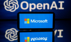 Microsoft et OpenAI ont annoncé lundi la fin de l'exclusivité de distribution dont bénéficiait le premier pour les modèles d'intelligence artificielle (IA) du second, qui va pouvoir vendre son IA directement via d'autres prestataires ( AFP / Lionel BONAVENTURE )