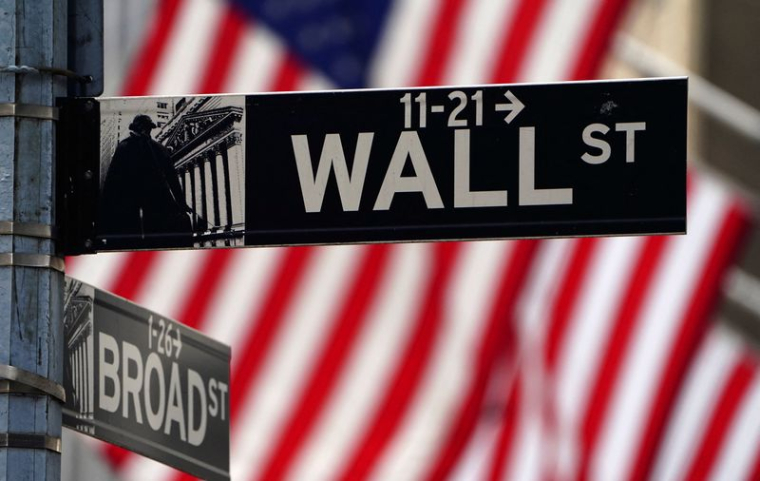 Un panneau Wall Street photographié à l'extérieur de la Bourse de New York